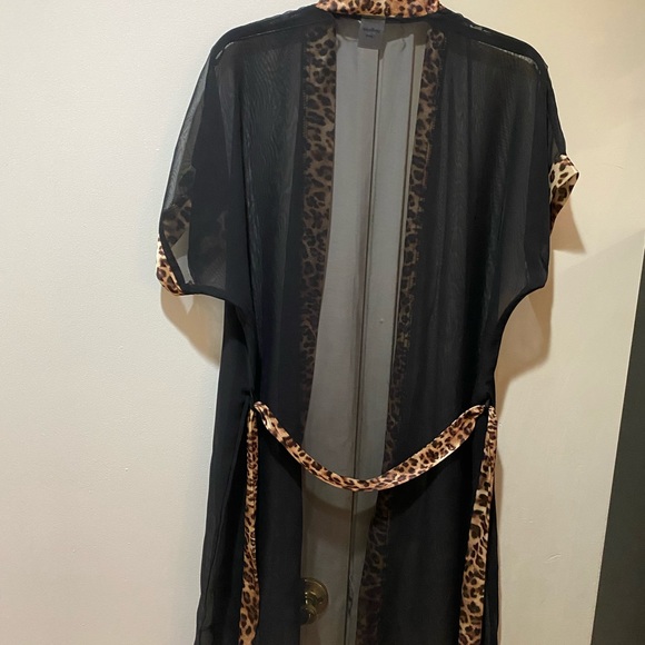 Animal Print Robe - Picture 2 of 7